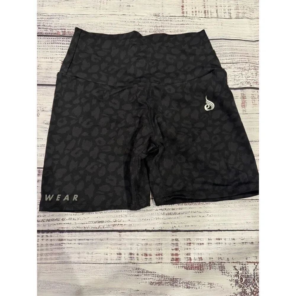 Ryderwear High Waist Animal Scrunch Bum Shorts in Leopard Black Size Small